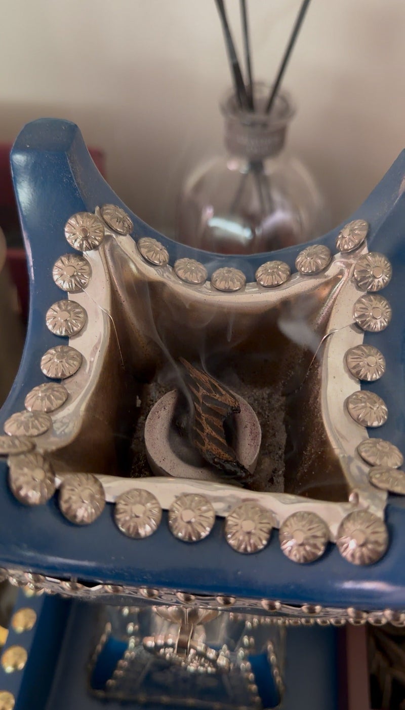 عود تايقر فيتنامي طبيعي محسن جودة عالية مع علبة بخور خشبية فاخرة لحماية البخور والحفاظ على جودته. أوقية (30جرام) - Image 4